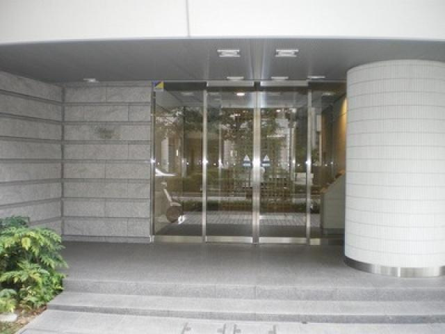 リベルテ月島のエントランス