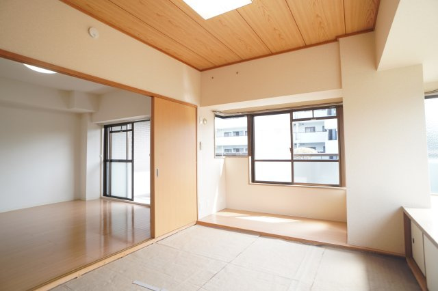 グランドパレス学園前の居間・リビング