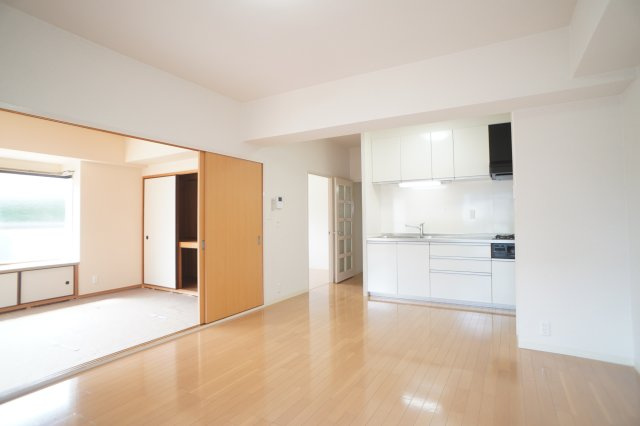 グランドパレス学園前の居間・リビング