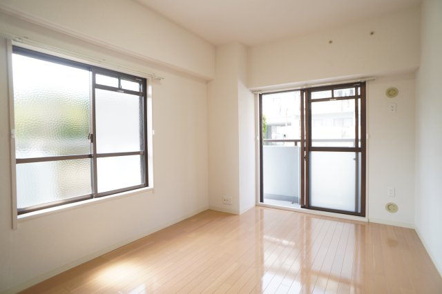 グランドパレス学園前の居間・リビング