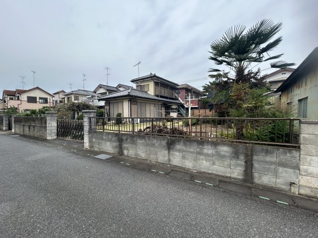 加須市騎西の前面道路含む現地写真|■お好きなメーカーで建築可能
■解体更地渡し
■確定測量実施