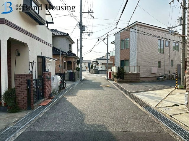 単身者お二人様向けコンパクトハウス　西二見　新築戸建の前面道路含む現地写真