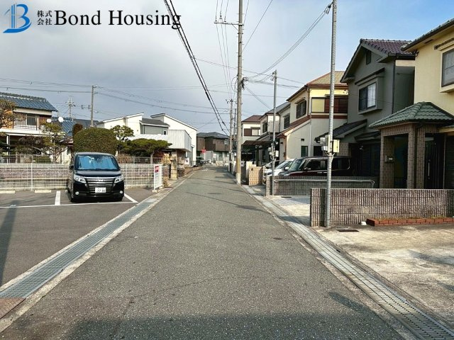 単身者お二人様向けコンパクトハウス　西二見　新築戸建の前面道路含む現地写真