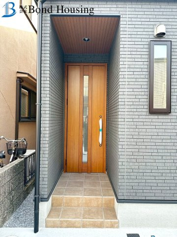 単身者お二人様向けコンパクトハウス　西二見　新築戸建の玄関