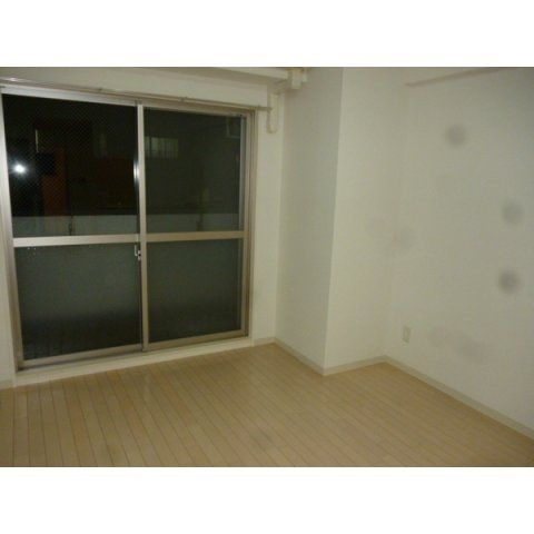 パウゼドーム前の内装