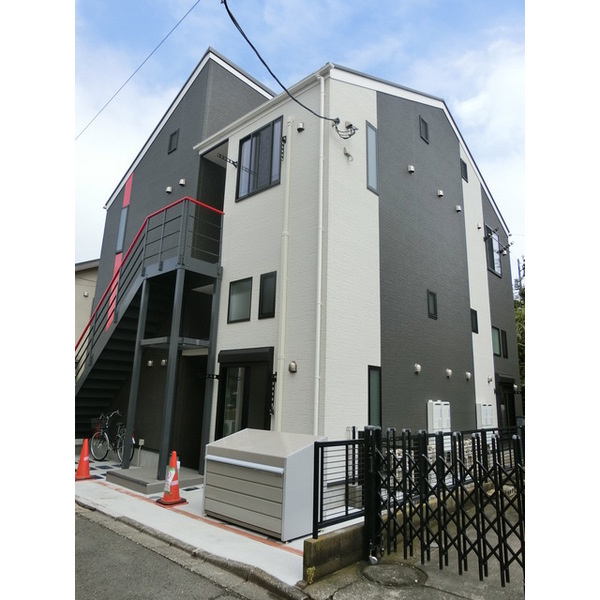 カパルアガーデン横浜反町のエントランス|敷地内ゴミ置き場有♪