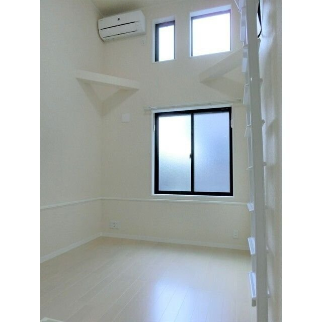 カパルアガーデン横浜反町の居間・リビング|天井広々♪