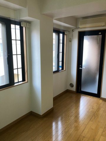 第1レジェンドチダの居間・リビング|別号室の写真です