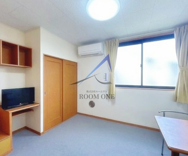 レオパレスクレインの居間・リビング|洋室のお部屋です。