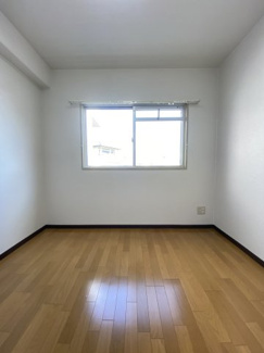 【洋室】 | ライフヒルズ富雄