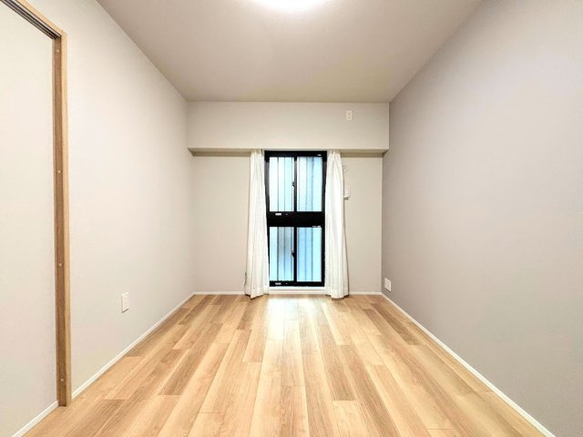 ルネ横浜戸塚の洋室|◆柔らかい陽光が差し込む明るいお部屋を演出する設計。彩光の取れる窓が気持ちの良いお部屋を創り上げます。
