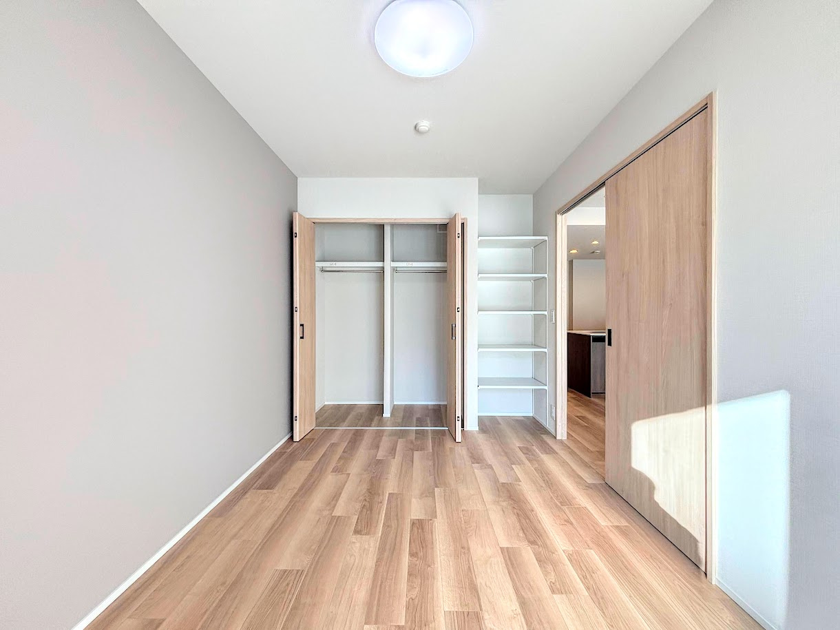 ルネ横浜戸塚の洋室|◆感性を育むプライベートルームはシンプルでスマートな空間。好みの空間で読書をしたり、音楽を聞いたりと一人の時間も充実したものにできます。
