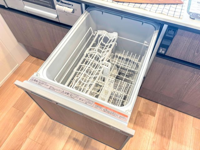 ルネ横浜戸塚の設備|◆食後の食器洗いは食洗機にお任せ！ご家族と団らんの時間を。家事の時短に効果大の食洗器付き。高温洗浄、節水効果もございます。
