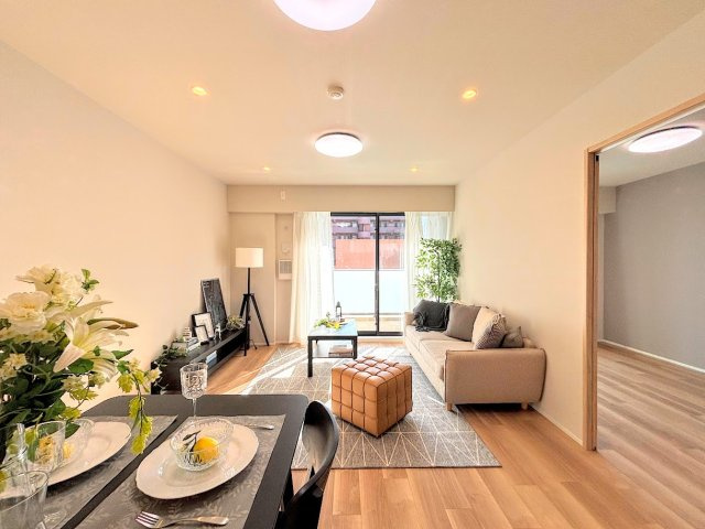 ルネ横浜戸塚の居間・リビング|◆一家だんらんのスペースとなるＬＤＫ。窓から明るい光が差し込み、思わず家族の会話も弾む快適な空間。
