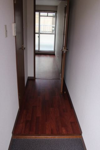 Grand Life春日野道（旧ハイツ坂本）の玄関