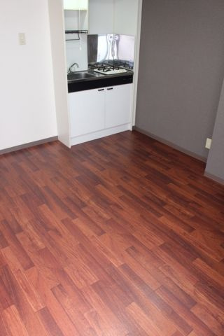 Grand Life春日野道（旧ハイツ坂本）の居間・リビング