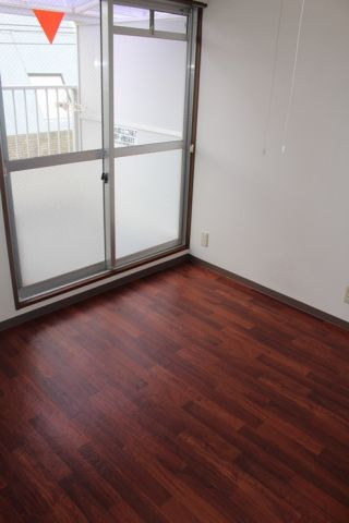 Grand Life春日野道（旧ハイツ坂本）の居間・リビング