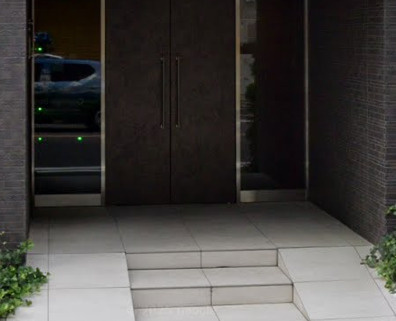 CAVANA浅草のエントランス