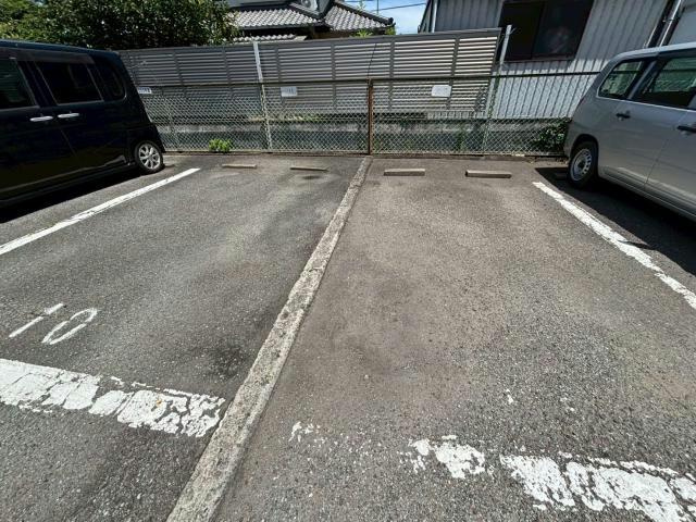 セジュールタデノの駐車場