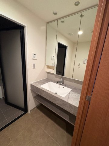 明るい洗面所です