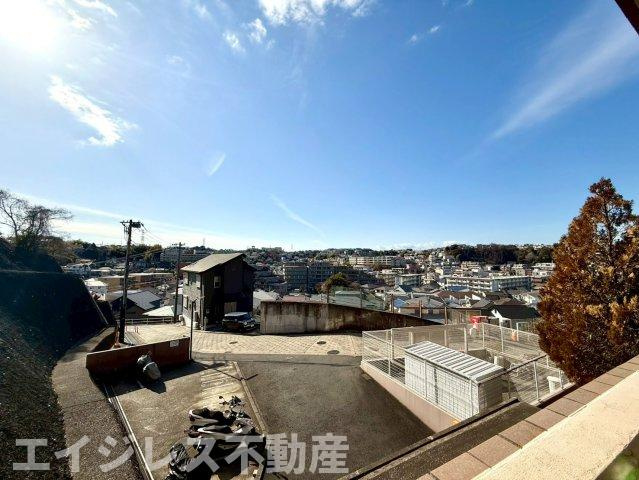 日神パレステージ光陽台の展望|【View】

まるで景色そのものがインテリアになったかのような眺望。通風・採光に優れた設計により、やわらかな光と風が室内を巡り、開放感あふれる暮らしを演出します。