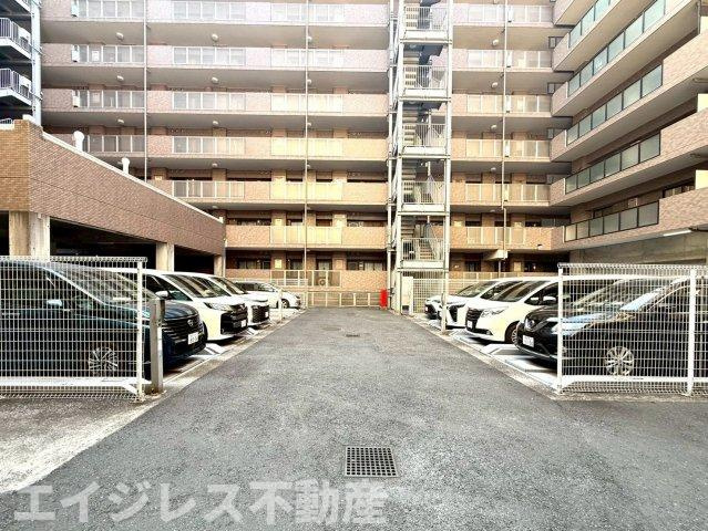 日神パレステージ光陽台の駐車場