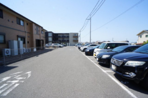 ラキアクアの駐車場