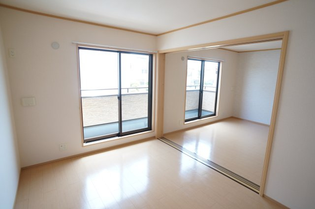 ラキアクアの洋室