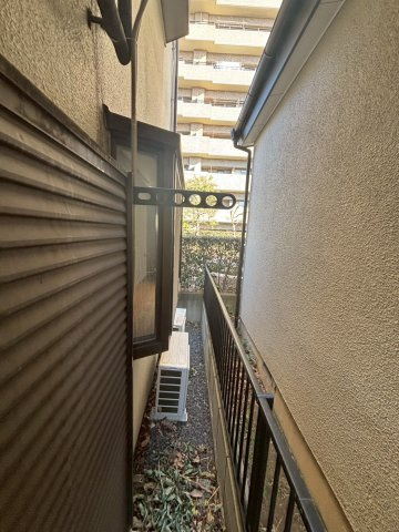 朝霞市三原３丁目のアパートのバルコニー