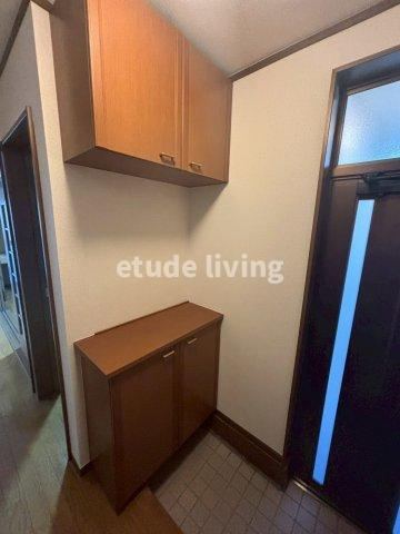 朝霞市三原３丁目のアパートの玄関