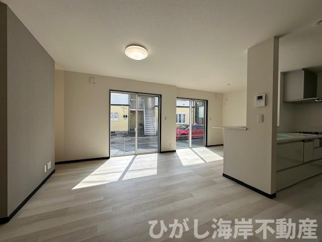 平塚市田村5丁目　中古戸建の居間・リビング|新規リフォーム完了！　21.5帖　LDK