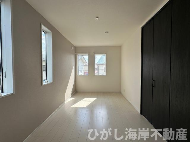 平塚市田村5丁目　中古戸建の寝室|新規リフォーム完了！　6.8帖　洋室