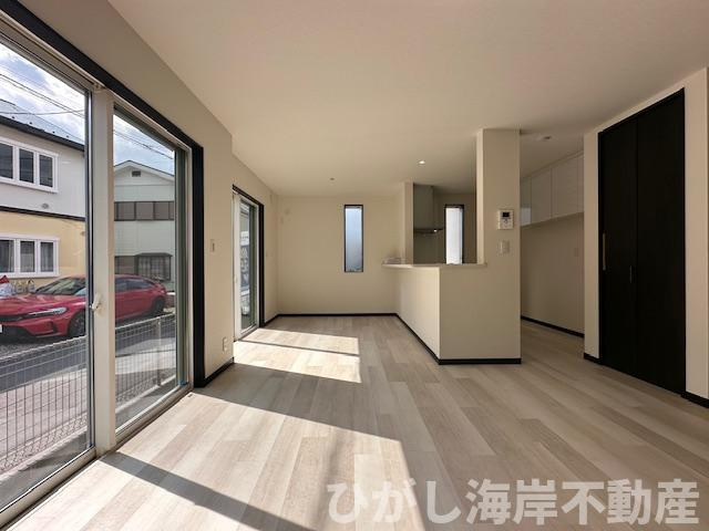 平塚市田村5丁目　中古戸建の居間・リビング|新規リフォーム完了！　21.5帖　LDK