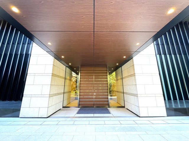 グランドメゾン白金の杜ザ・タワーのエントランス