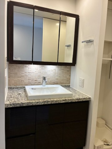 グランドメゾン白金の杜ザ・タワーの独立洗面台