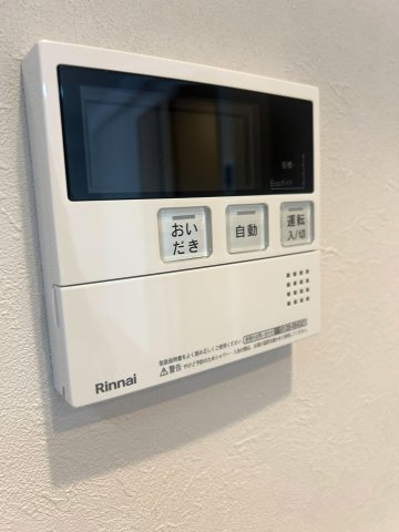 竹の塚松久ハイツの発電・温水設備|給湯器リモコン