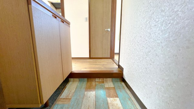若松ハイツの玄関