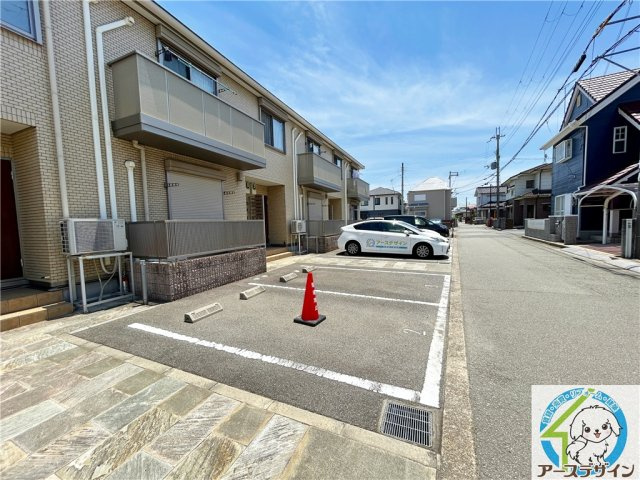 サンゴールドの駐車場