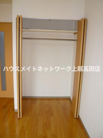 ベロウ山屋敷の収納|クローゼット（参考同型304号室室内写真）