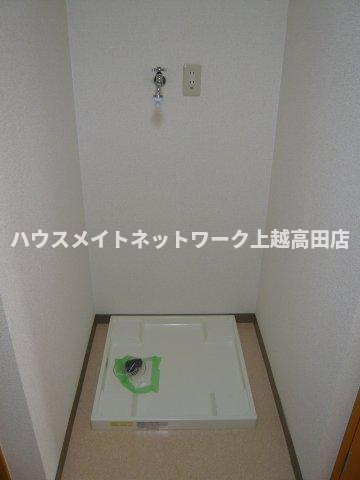 ベロウ山屋敷のその他|洗濯機置場（参考同型304号室室内写真）