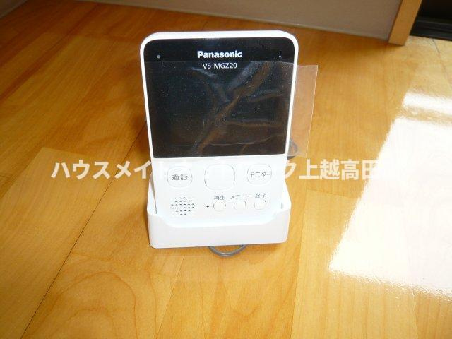 ベロウ山屋敷のセキュリティ|モニターホン（参考同型304号室室内写真）