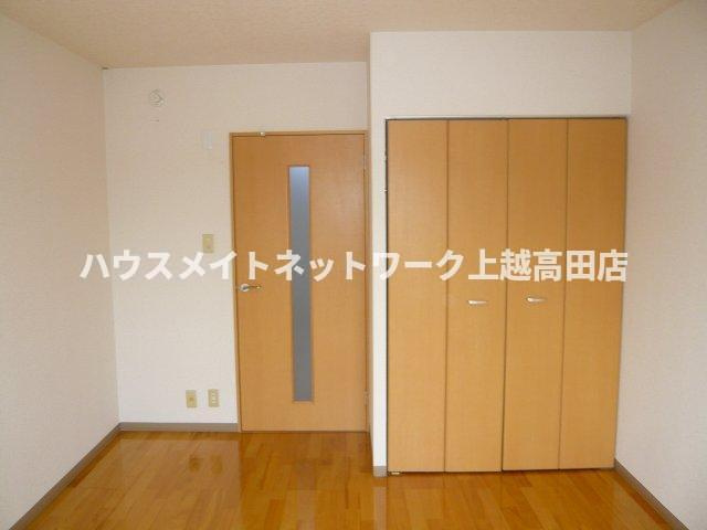 ベロウ山屋敷の内装|洋室（参考同型304号室室内写真）