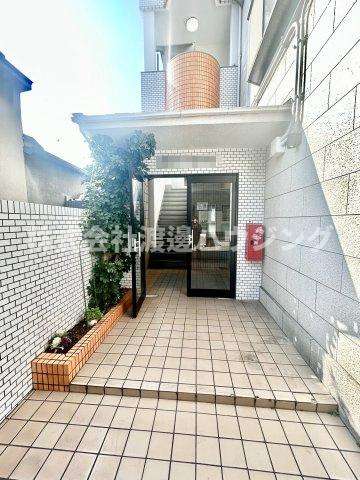 タウンハイツ西天下茶屋のエントランス