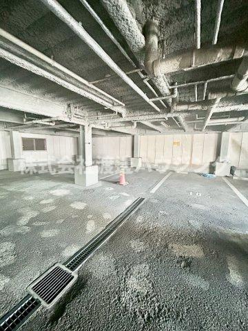 タウンハイツ西天下茶屋の駐車場
