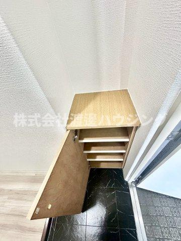 タウンハイツ西天下茶屋の収納|下駄箱付き