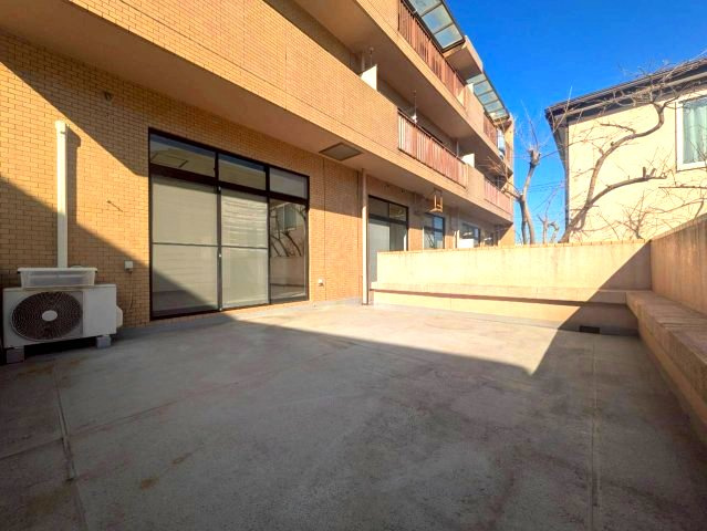 寿屋ビルのバルコニー