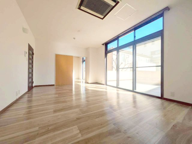 寿屋ビルの居間・リビング