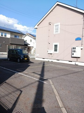 ジャン・セリューＢの駐車場