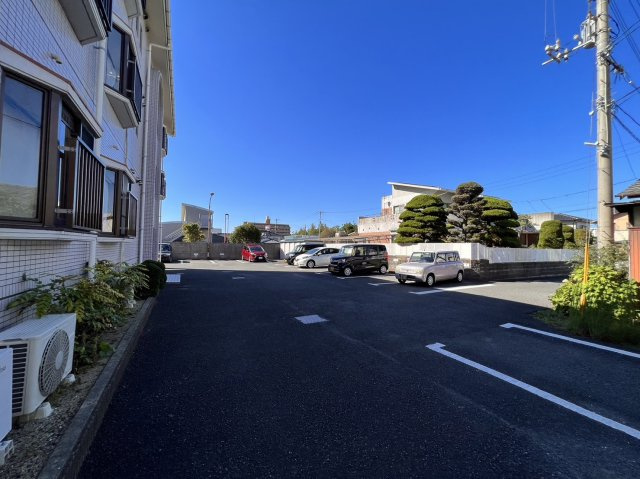 ピュアツネフジの駐車場