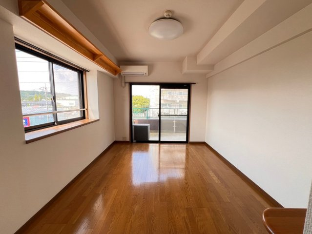 ハーバード・アイビー・スクエアの居間・リビング